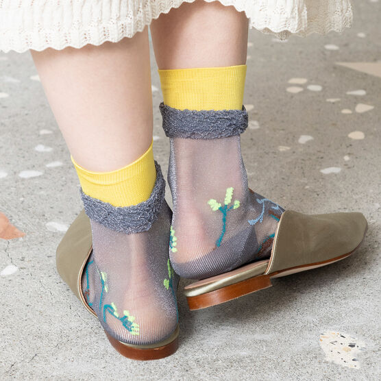 Embroidered flower semi-sheer grey socks